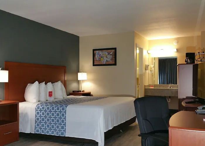 6 Effingham, Il Hotel