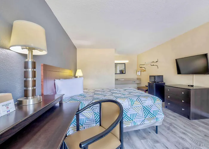 6 Effingham, Il Hotel