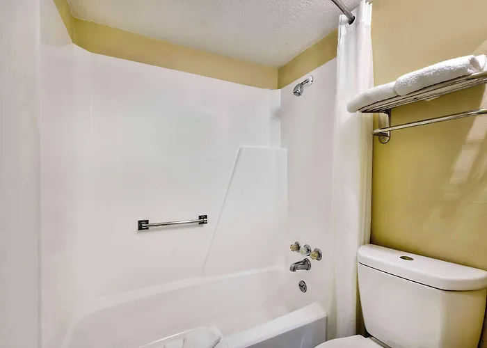 6 Effingham, Il Hotel 3*