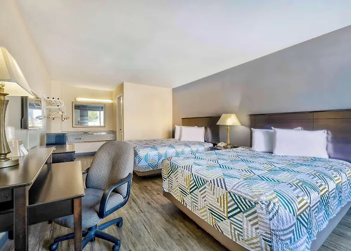 6 Effingham, Il Hotel