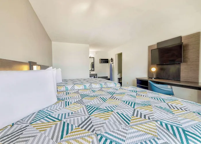 6 Effingham, Il Hotel 3*
