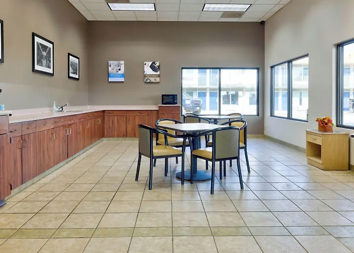 6 Effingham, Il Hotel 3*
