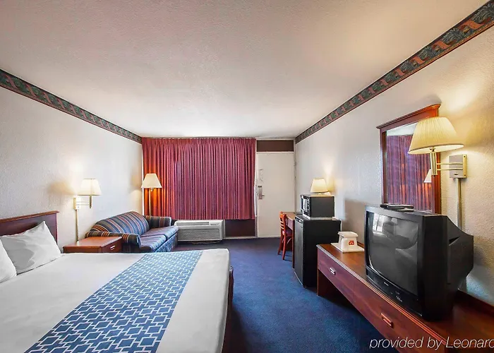 6 Effingham, Il Hotel 3*